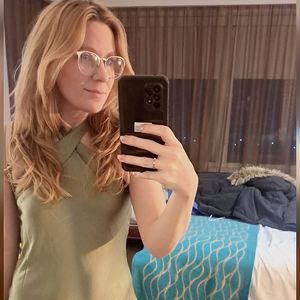 Meet your Posher, Cassandra